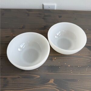 2 x vintage milk glass chilli / soup bowls
Anchor Hocking / Fire King